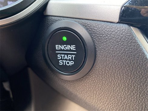 Used 2020 Ford Escape SE image 18