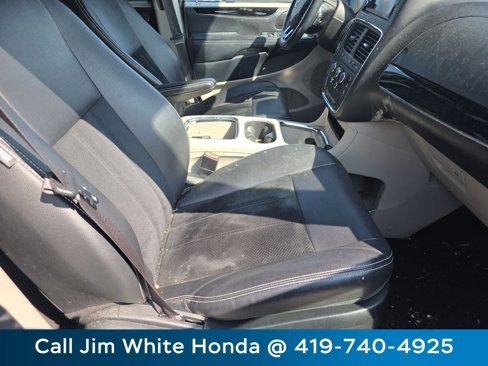 Used 2018 Dodge Grand Caravan SXT image 17