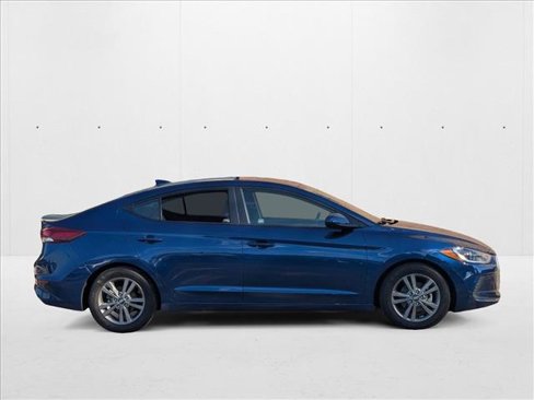 Used 2018 Hyundai Elantra SEL image 2