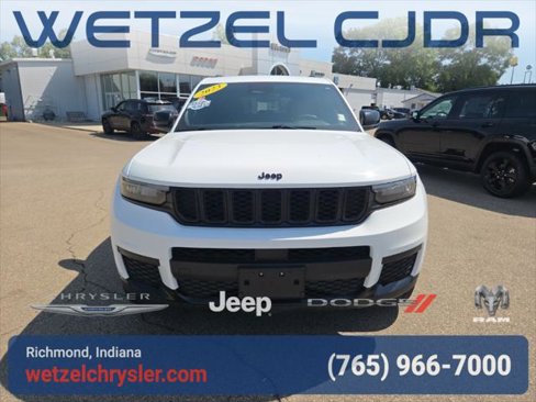 Used 2023 Jeep Grand Cherokee L Laredo image 2