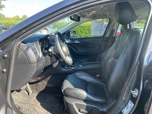 Used 2018 MAZDA MAZDA3 Grand Touring w/ Premium Equipment Package image 12