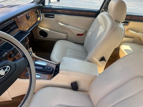 Used 1986 Jaguar XJ Vanden Plas image 14