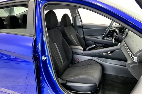 Certified 2025 Hyundai Elantra SE image 7