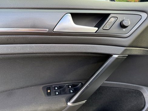 Used 2018 Volkswagen GTI SE image 22