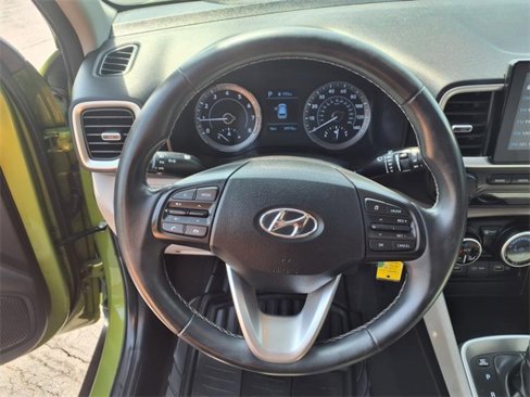 Used 2022 Hyundai Venue SEL image 17