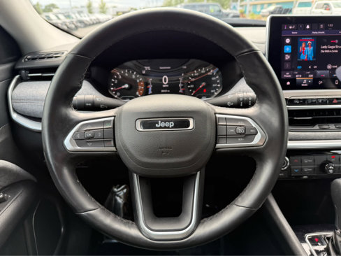 Used 2022 Jeep Compass Latitude image 15