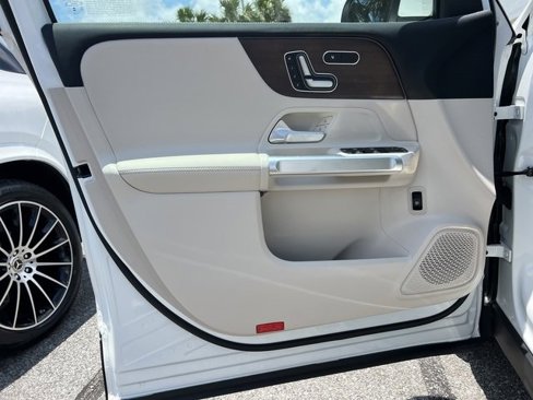 Used 2023 Mercedes-Benz GLB 250 image 35