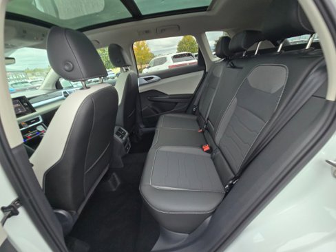 New 2025 Volkswagen Taos SE image 18
