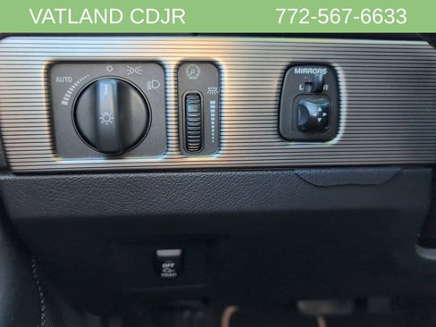 Used 2004 Ford Thunderbird image 16