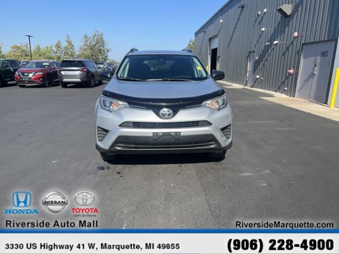 Used 2018 Toyota RAV4 LE image 2