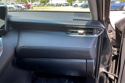 Used 2021 Toyota Venza LE image 14