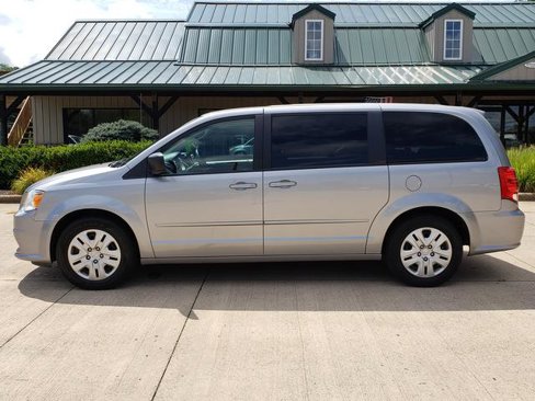 Used 2017 Dodge Grand Caravan SE w/ Power Window Group image 2