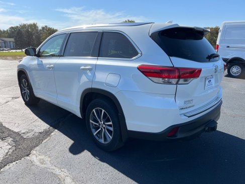 Used 2018 Toyota Highlander XLE image 3