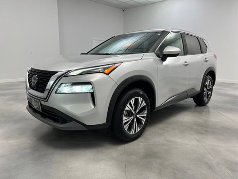 Used 2023 Nissan Rogue SV image 3