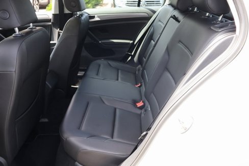 Used 2018 Volkswagen Golf SE image 10
