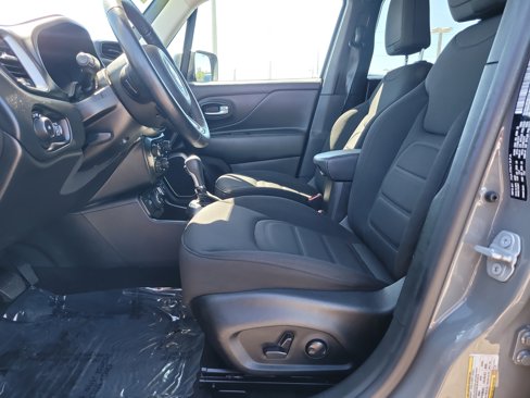 Used 2022 Jeep Renegade Latitude w/ Convenience Group image 16