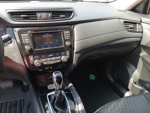 Used 2018 Nissan Rogue SV image 21