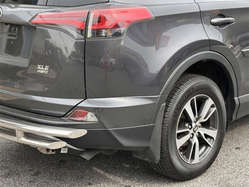 Used 2018 Toyota RAV4 XLE image 11