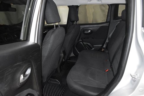 Used 2020 Jeep Renegade Latitude w/ Cold Weather Group image 7