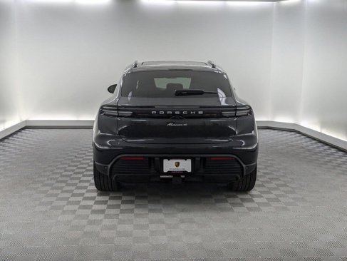 Used 2024 Porsche Macan 4 Electric image 9
