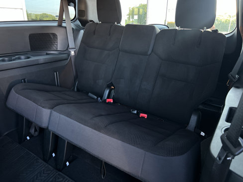 Used 2018 Dodge Grand Caravan SE image 12