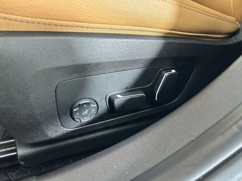 Used 2024 BMW 330e image 11