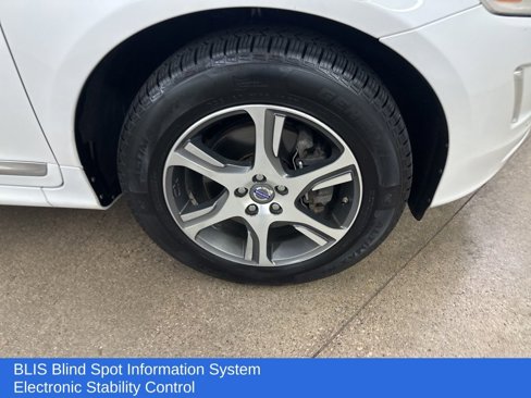 Used 2015 Volvo XC60 T6 Platinum image 14