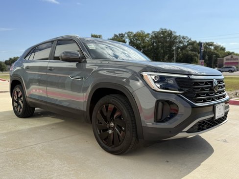Used 2024 Volkswagen Atlas Cross Sport SE image 6
