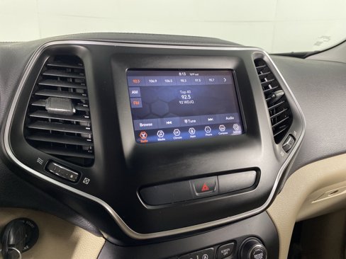 Used 2019 Jeep Cherokee Latitude w/ Popular Appearance Group image 32