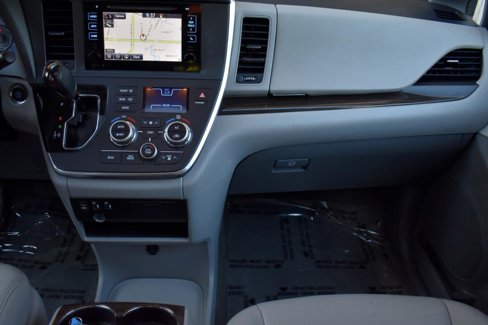 Used 2015 Toyota Sienna XLE image 14