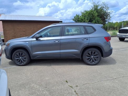 Used 2024 Volkswagen Taos S image 2