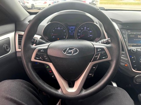 Used 2013 Hyundai Veloster image 10