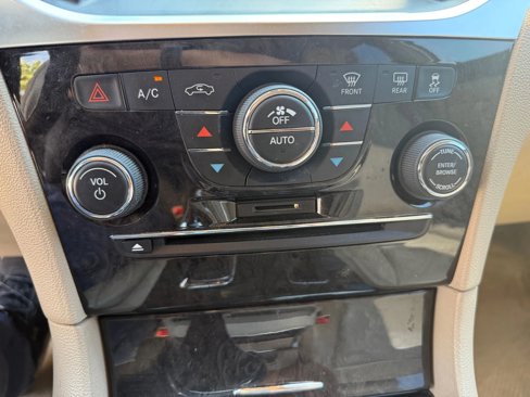 Used 2013 Chrysler 300 w/ Driver Convenience Group image 25