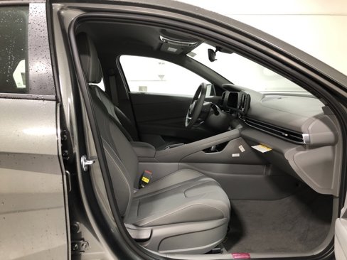 New 2025 Hyundai Elantra Sport image 12