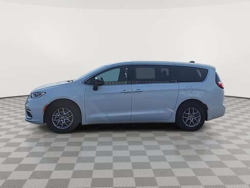 New 2026 Chrysler Pacifica Select image 2