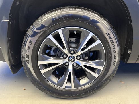 Used 2017 Toyota Highlander LE image 9