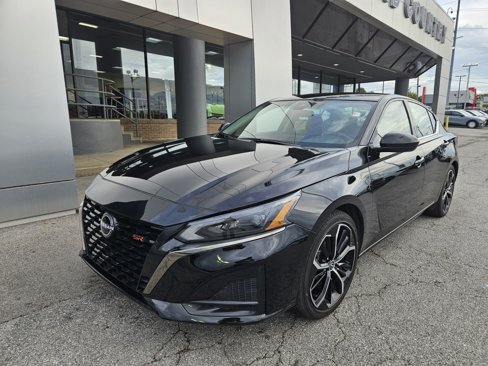 Used 2024 Nissan Altima 2.5 SR image 2