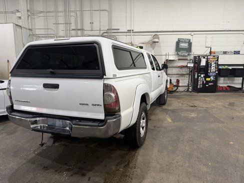 Used 2010 Toyota Tacoma 4x4 Access Cab image 3