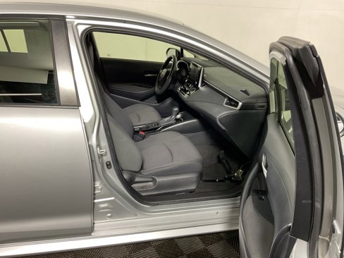 Used 2020 Toyota Corolla LE image 34