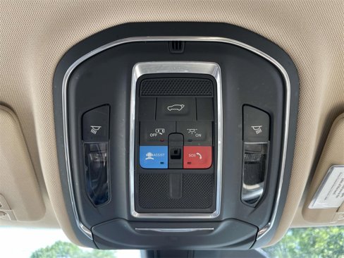Used 2022 Jeep Grand Cherokee Limited image 31