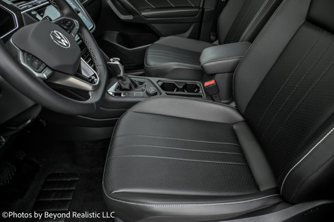 Used 2024 Volkswagen Tiguan SE w/ Panoramic Sunroof Package image 27