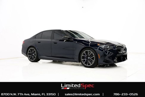 Used 2025 BMW M5 image 1