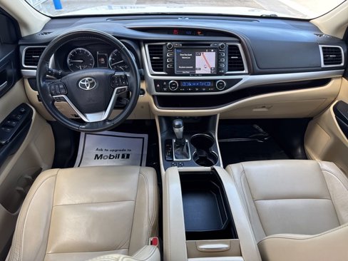 Used 2017 Toyota Highlander XLE image 10