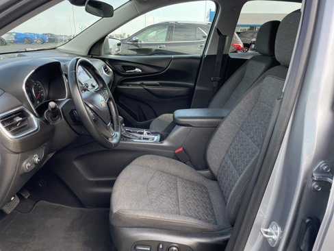 Used 2023 Chevrolet Equinox LT w/ Driver Convenience Package image 17