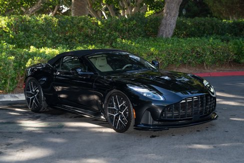 Used 2025 Aston Martin DB12 Convertible image 2