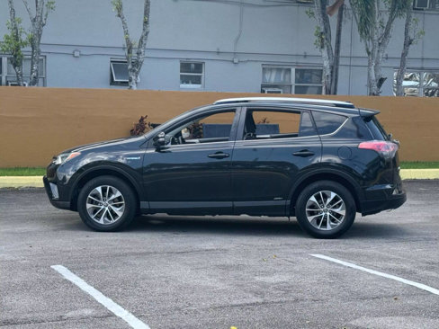 Used 2017 Toyota RAV4 XLE image 8
