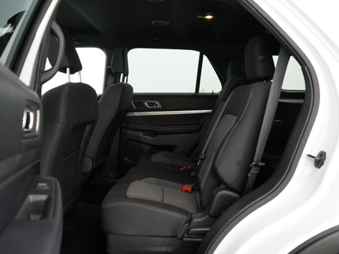 Used 2019 Ford Explorer XLT image 18