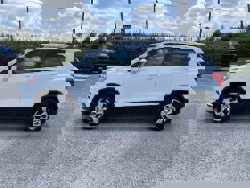 Used 2019 Chevrolet Trax LT w/ LT Convenience Package image 6