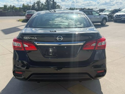 Used 2019 Nissan Sentra S image 7