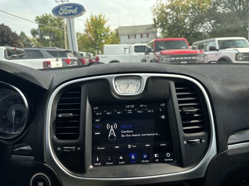 Used 2018 Chrysler 300 Touring image 23